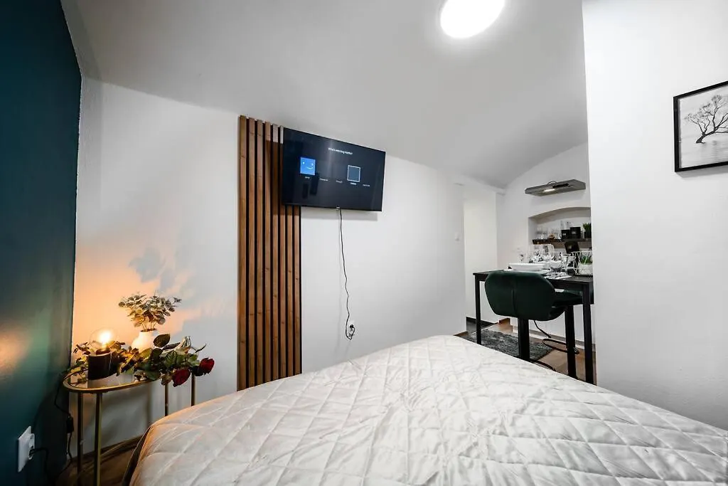 Secret Economy Studio Oasis Prague Apartment